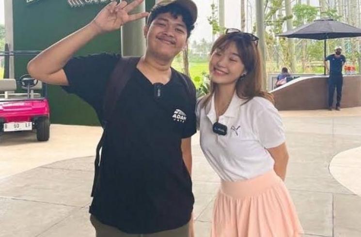 Potret Livy Renata Pakai Rok Mini. (Instagram/livyrenata) 