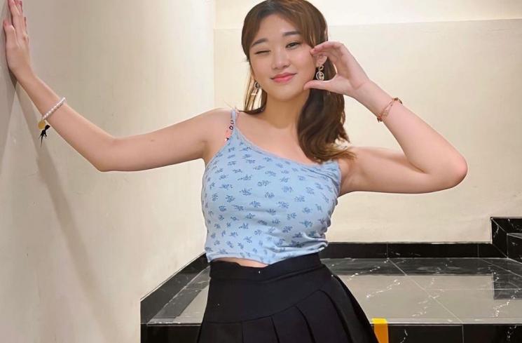 Potret Livy Renata Pakai Rok Mini. (Instagram/livyrenata) 
