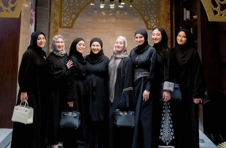 Inspirasi OOTD Serba Hitam Ala Margin Wieheerm (Instagram/marginw) 