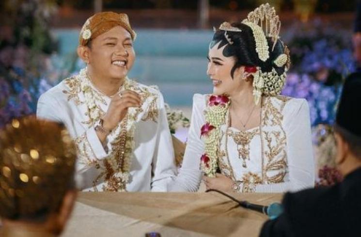 Potret Akad Nikah Denny Caknan dan Bella Bonita.