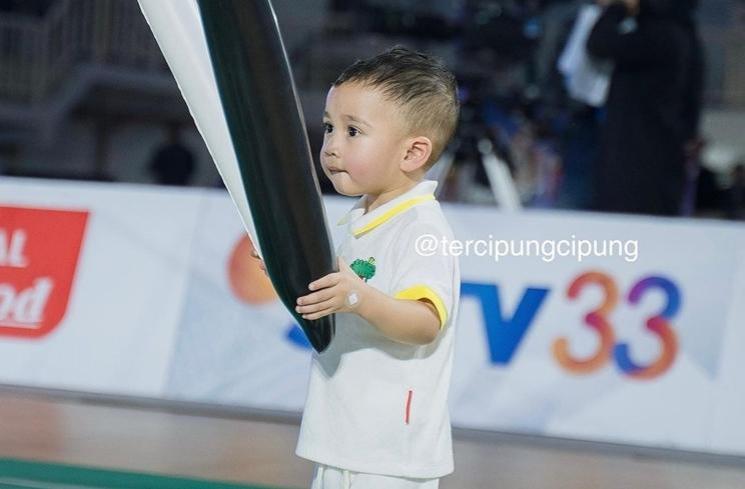 Potret Rayyanza dukung Raffi Ahmad di Turnamen Olahraga Selebriti (Instagram/@tercipungcipung)