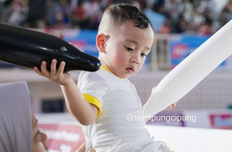 Potret Rayyanza dukung Raffi Ahmad di Turnamen Olahraga Selebriti (Instagram/@tercipungcipung)