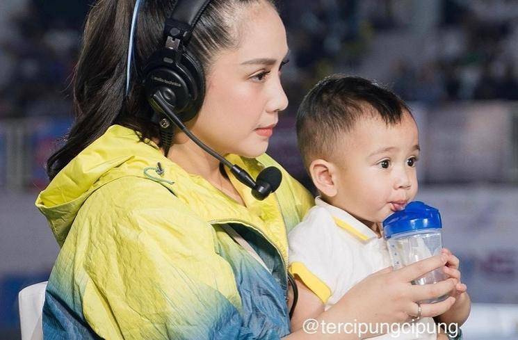 Potret Rayyanza dukung Raffi Ahmad di Turnamen Olahraga Selebriti (Instagram/@tercipungcipung)