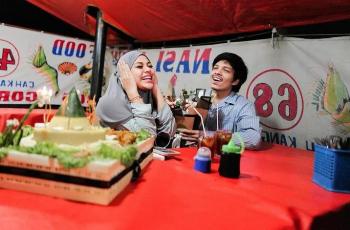9 Potret Ultah Aurel Hermansyah, Dirayakan di Warung Pecel Lele dan Keliling Kota Naik Bajaj