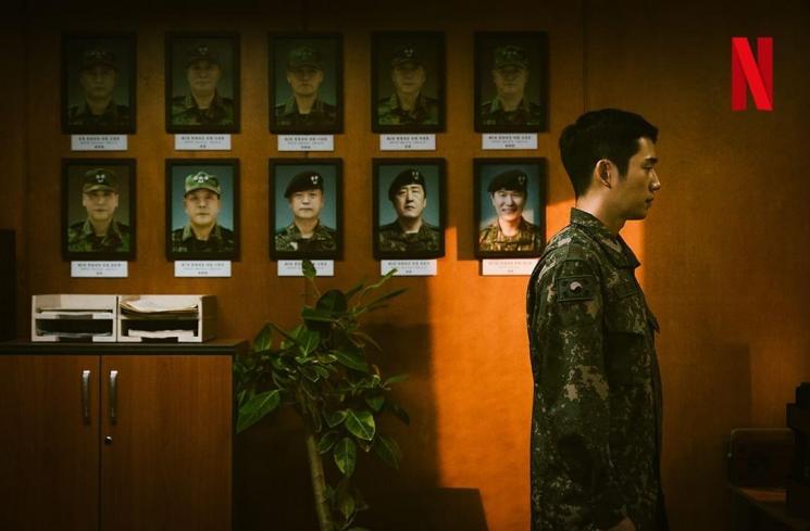 Potret Jung Hae In di D.P. Season 2 (Instagram/@netflixkcontent)