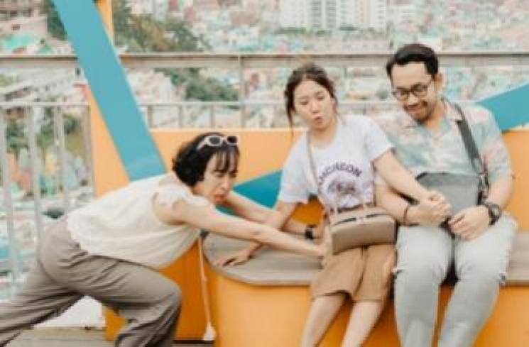 Potret Kiky Saputri dan Suami di Busan. (Instagram/kikysaputrii)