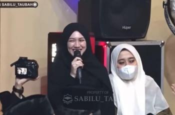 Happy Asmara Curhat Waktunya Nikah tapi Belum Ada Calonnya, Jamaah Pengajian Auto Riuh