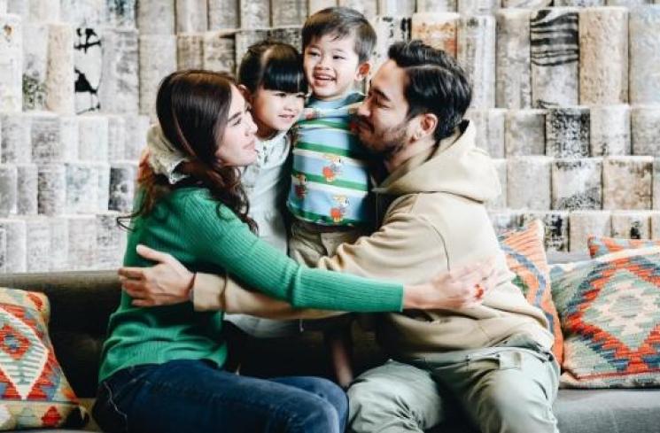 Syahnaz Sadiqah, Jeje Govinda, dan anak-anak (instagram)