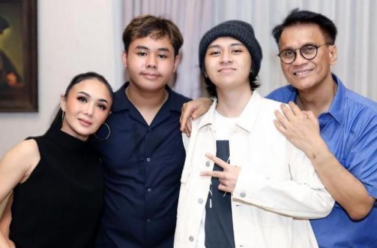 Mantan Pasangan Artis Rayakan Ultah Anak. (Instagram/yunishara36)