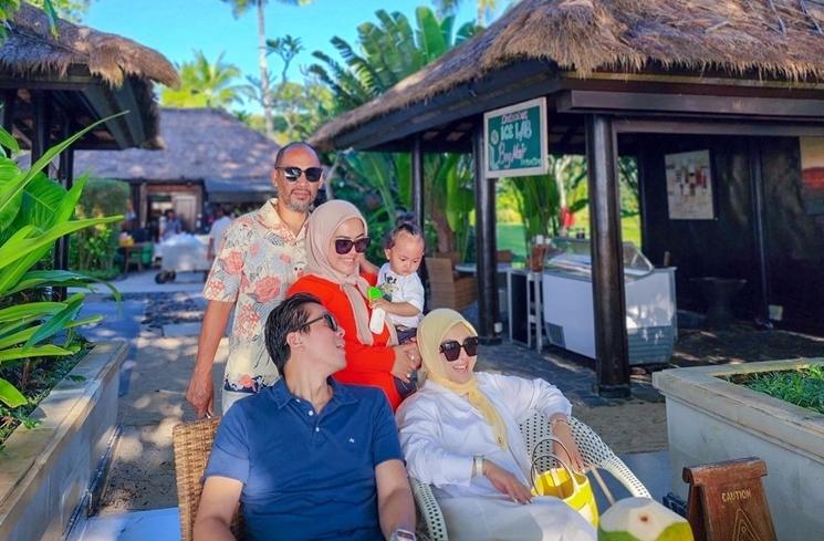 Potret Liburan Keluarga Syahrini di Bali (Instagram/@princessyahrini)