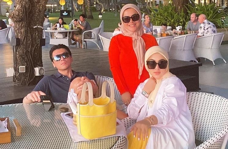 Potret Liburan Keluarga Syahrini di Bali (Instagram/@princessyahrini)