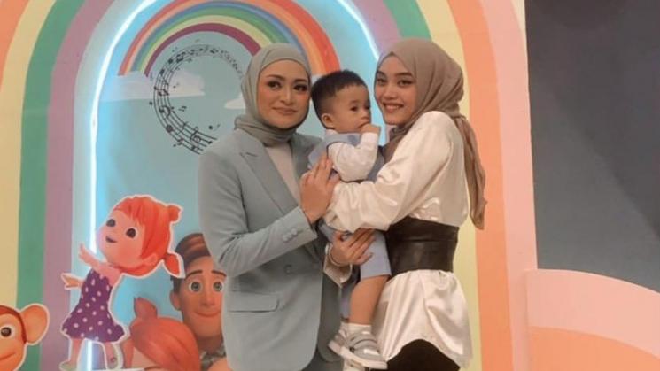 Fakta Hubungan Putri Delina dan Nathalie Holscher. (Instagram/putridelinaa)