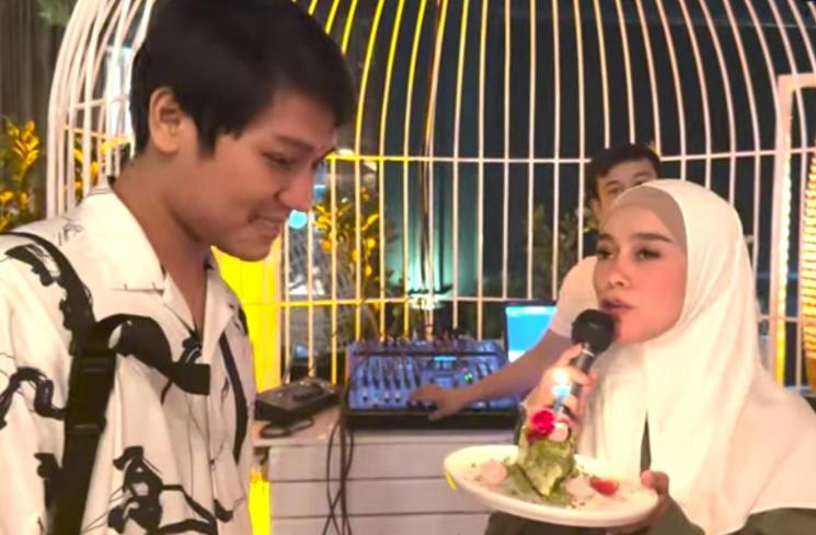 Potret Ulang Tahun ke-28 Rizky Billar (YouTube/Leslar Entertainment)