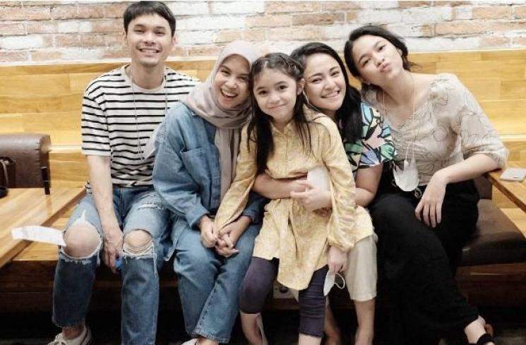 Potret Kedekatan Marshanda dan Istri Ben Kasyafani. (Instagram/nesyanabila)