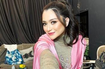 Nathalie Holscher Motoran Naik Vespa, Gayanya Jadi Gunjingan: Kembali ke Setelan Pabrik