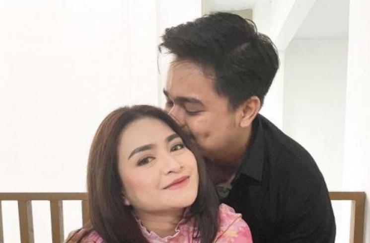 Potret Nathalie Holscher usai Lepas Hijab. (Instagram/jordyholscher)