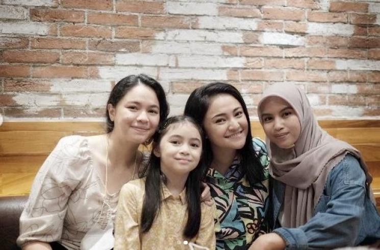 Potret Kedekatan Marshanda dan Istri Ben Kasyafani. (Instagram/nesyanabila)
