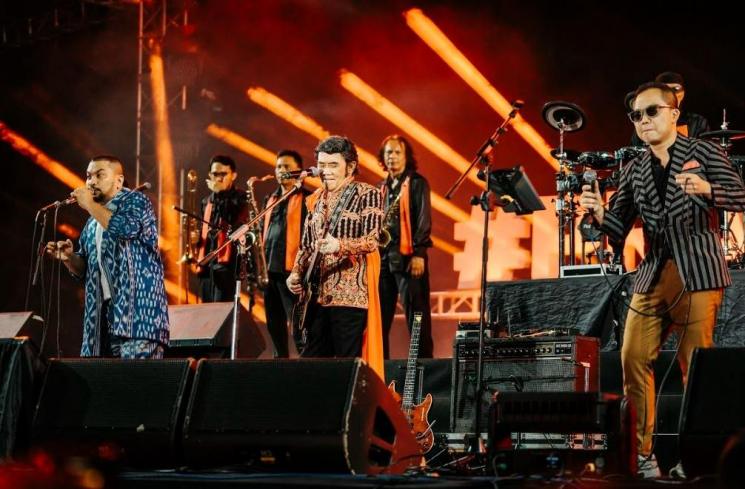 Rhoma Irama dan Soneta Group feat Trio Lestari meriahkan Prambanan Jazz 2023 pada Jumat, 14 Juli. (Prambanan Jazz Festival)