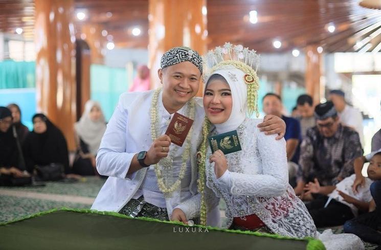 Potret Dewi Perssik di Nikahan Rosa Meldianti (instagram/dewiperssik9)