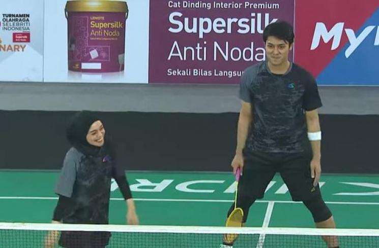 Momen Lesti Kejora dan Rizky Billar Tanding Badminton.  (YouTube/RANS Entertainment)