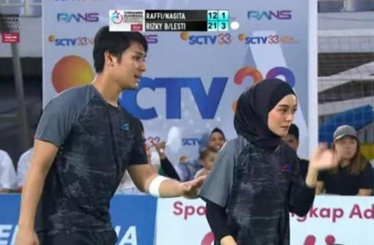 Momen Lesti Kejora dan Rizky Billar Tanding Badminton.  (YouTube/RANS Entertainment)