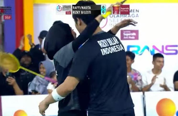 Momen Lesti Kejora dan Rizky Billar Tanding Badminton.  (YouTube/RANS Entertainment)