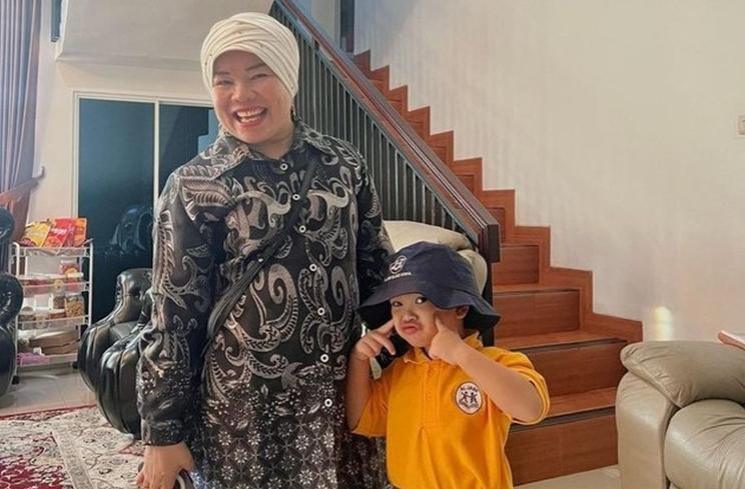 Potret Anak Artis Masuk Sekolah Hari Pertama (Instagram/dewizuhriati)