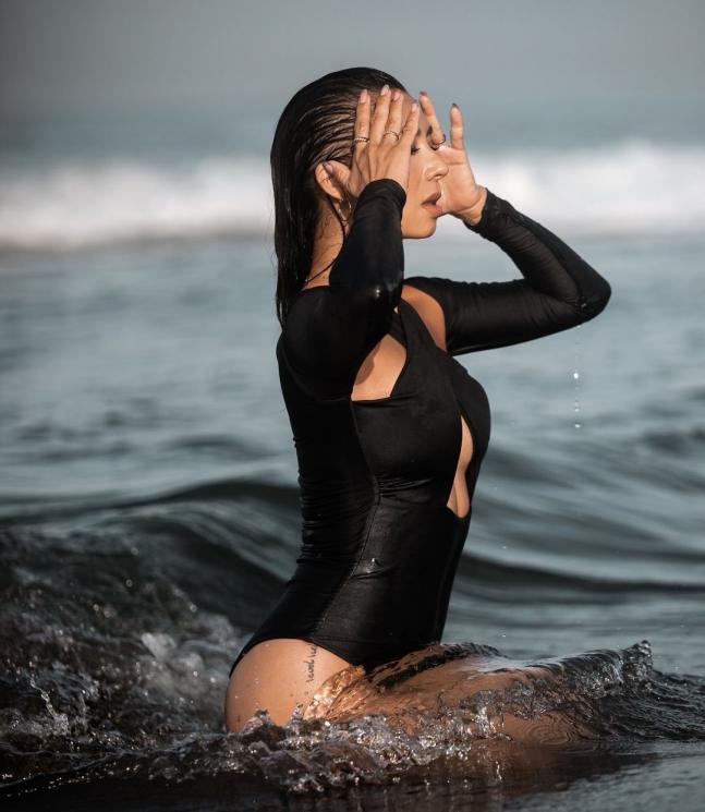 Potret Seksi Artis Pakai Swimsuit(Instagram/@jenniferbachdim) 