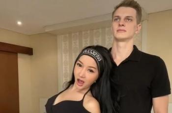 Lucinta Luna Asyik Ciuman Bareng Pacar Bule, Kepergok Aldi Taher: Emang Gak Tau?