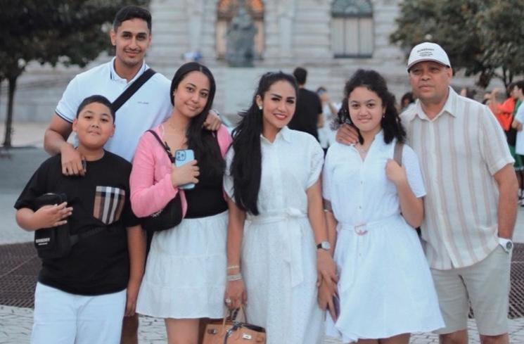 Potret Kris Dayanti liburan (Instagram/krisdayantilemos)