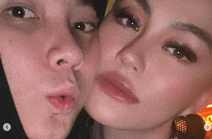 Potret Agnez Mo dapat kejutan ultah di Korea. (Instagram/agnezmo)