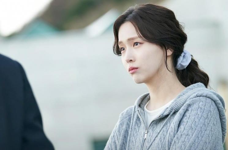 Pesona Kim Ji Eun di Longing for You (Instagram/@channel.ena.d)