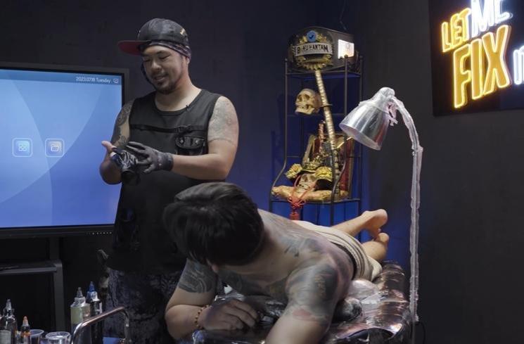 Momen Rendy Kjaernett Hapus Tato Wajah Syahnaz Sadiqah (YouTube Hendric Shinigami)