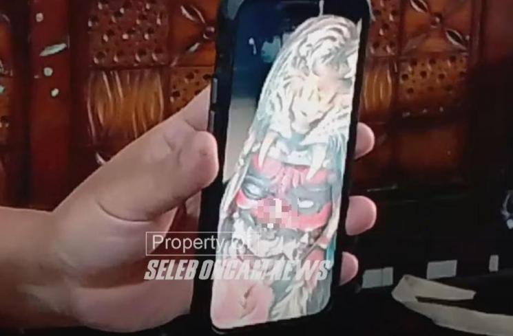 Bentuk tato baru Rendy Kjaernett. (YouTube Seleb Oncam News)