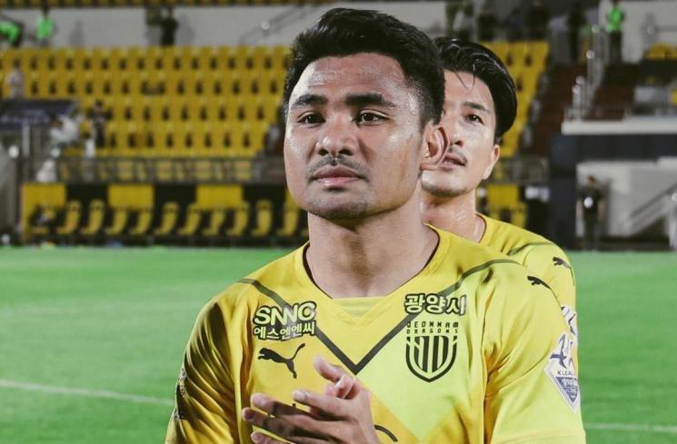 Biodata Lengkap dan Agama Asnawi Mangkualam. (Instagram/@asnawi_bhr) 