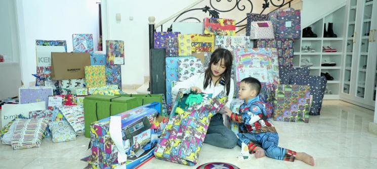 Momen Gala Sky Buka Kado(YouTube/Fuji an)