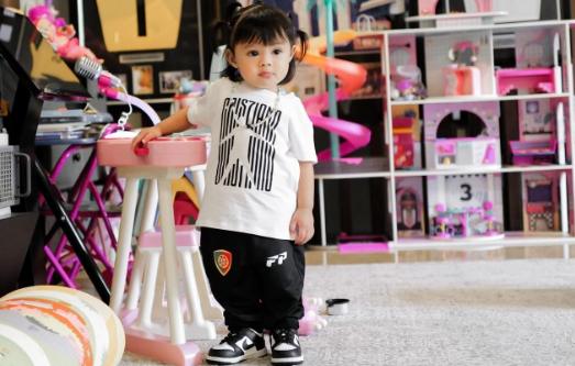 Baby Ameena Pakai Kaos Ronaldo (Instagram)