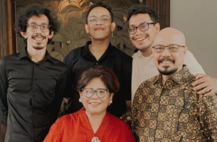 Potret Harmonis Keluarga Andy F Noya (Instagram/@marcorandyy) 