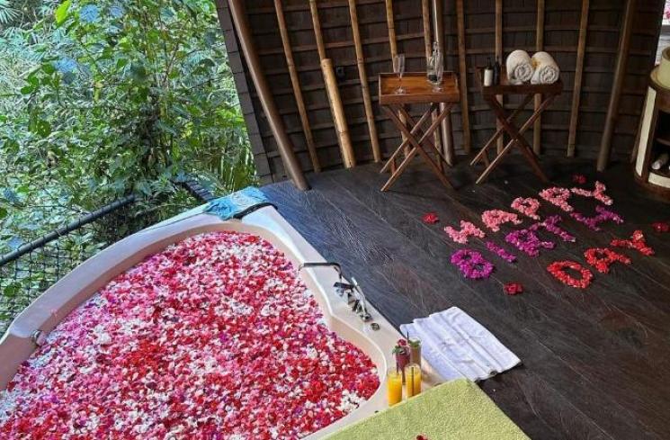 Momen Birthday Dinner Jennifer Coppen. (Instagram/jennifercoppenreal20)