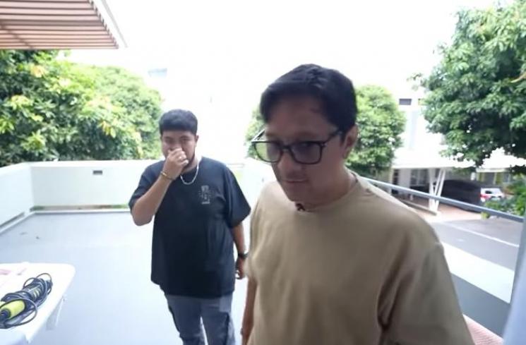 Potret Rumah Rigen Rakelna. (YouTube/Taulany TV)