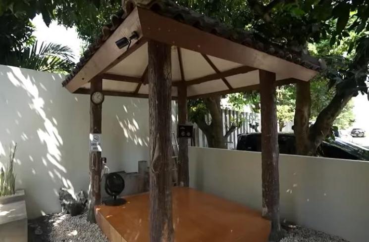 Potret Rumah Rigen Rakelna. (YouTube/Taulany TV)