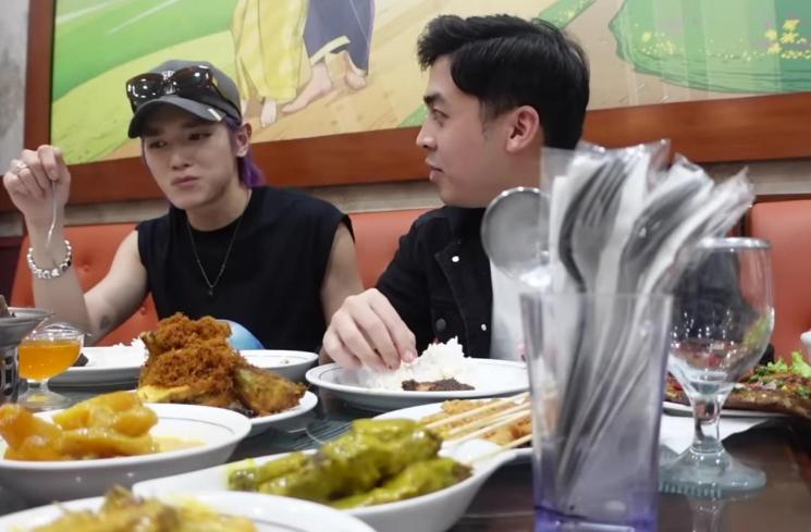 Momen Taeyong NCT Mukbang Nasi Padang (YouTube/Nihongo Mantappu) 