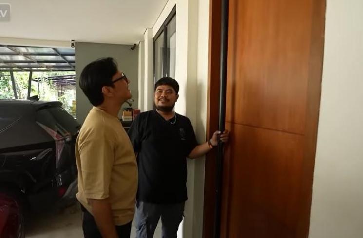 Potret Rumah Rigen Rakelna. (YouTube/Taulany TV)