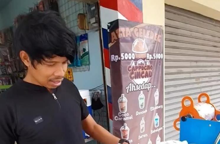 Viral penjual es mirip Atta Halilintar. (Instagram/@kuyentertainment)