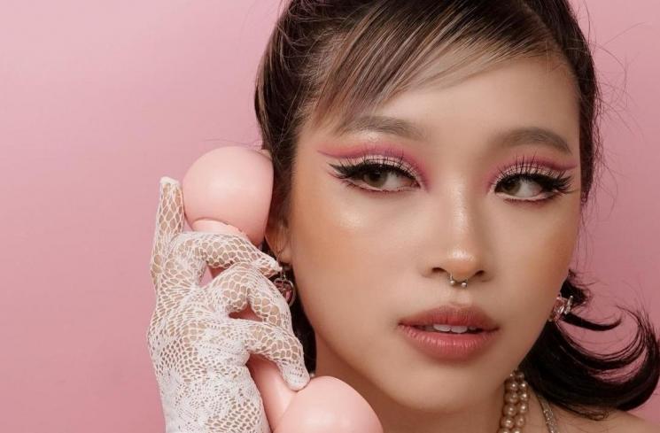 Potret Beauty Influencer Dandan Ala Barbie. (Instagram)