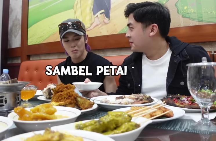 Momen Taeyong NCT Mukbang Nasi Padang (YouTube/Nihongo Mantappu) 
