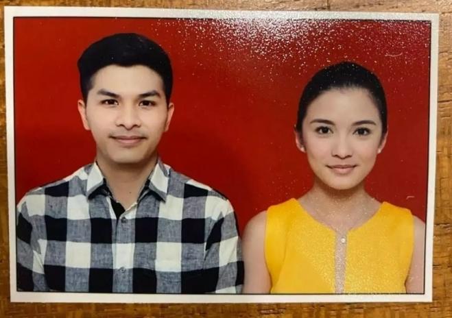 Potret Pas Foto Buku Nikah Artis. (Instagram/chelseaoliviaa)