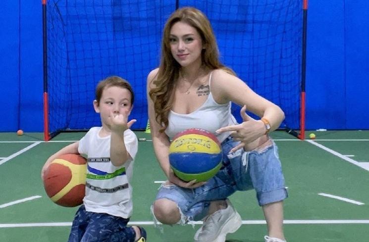 Artis Cewek Punya Tato di Bagian Sensitif (Instagram/celine_evangelista)