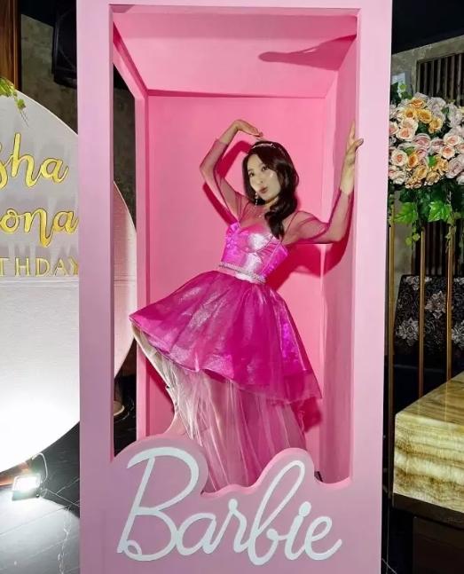 Gaya Artis Dandan ala Barbie. (Instagram/natashawilona)