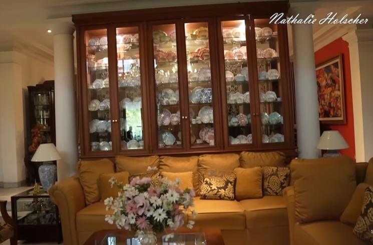 Rumah Mewah Desiree Tarigan Ibunda Bams Eks Samsons (YouTube/NATHALIE HOLSCHER)